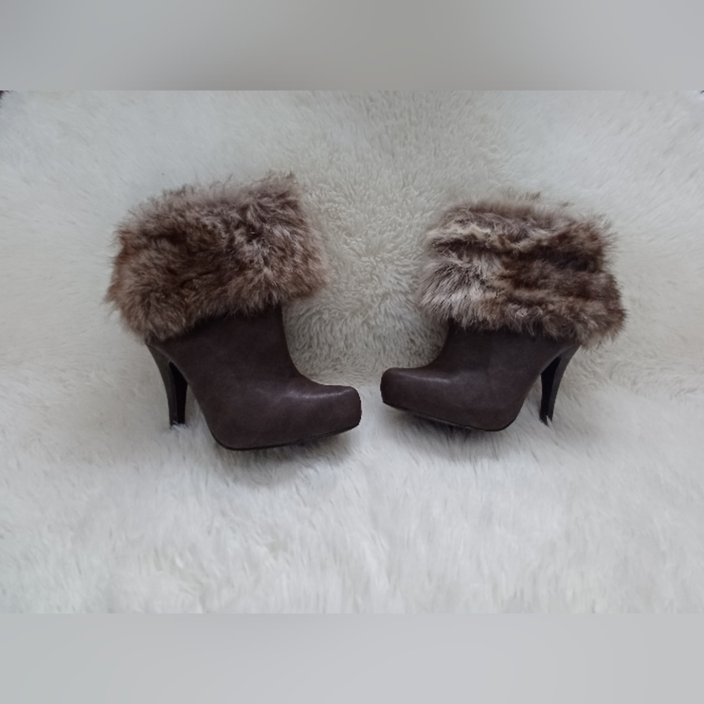 Women's Bakers Luxe Tan Taupe Faux Ankle Boots Size 7